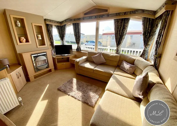 Palm Grove 132 - Pet Friendly, Wifi, Central Heating, Close To Shops And Beach - Meadow Lakes Caravan & Lodge Hire