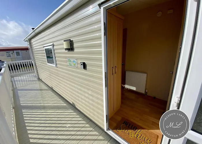 Palm Grove 132 - Pet Friendly, Wifi, Central Heating, Close To Shops And Beach - Meadow Lakes Caravan & Lodge Hire