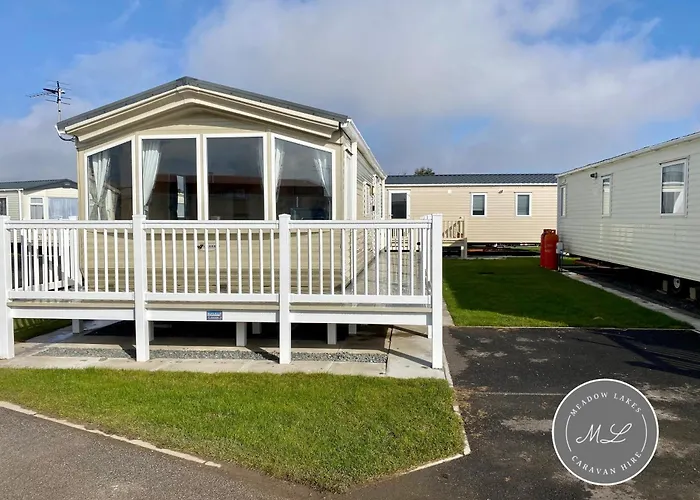 Palm Grove 132 - Pet Friendly, Wifi, Central Heating, Close To Shops And Beach - Meadow Lakes Caravan & Lodge Hire